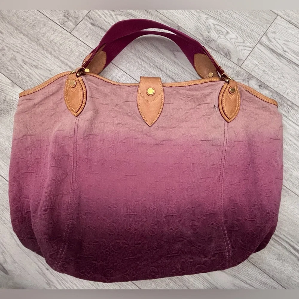 LOUIS VUITTON Rouge Fauvist Denim Sunbeam Monogram Hobo Bag Limited Edition 2010 - Picture 3 of 15